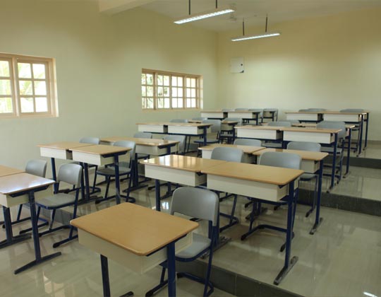 Importance of choosing ideal desks and chairs in school