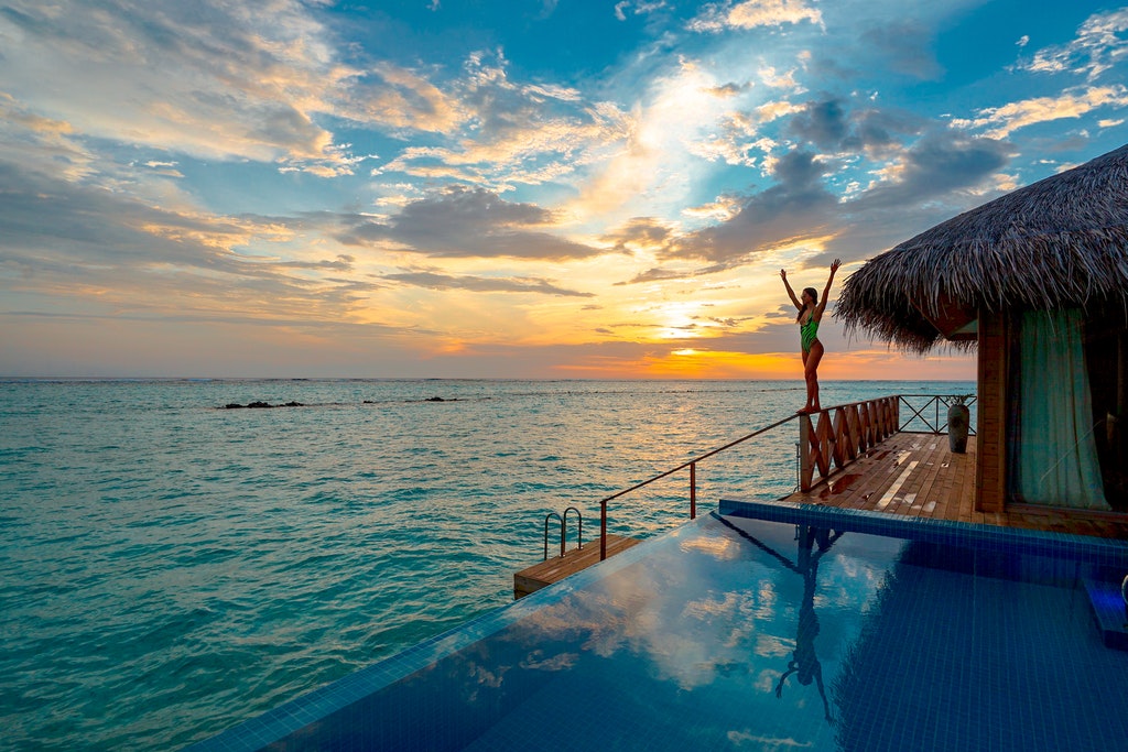 infinity-pool-near-beach